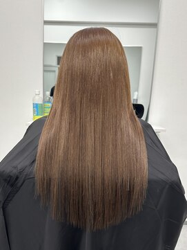 ロムーク 表参道(LOMKH) ミディアムレイヤーロングレイヤーカット顔周りオリーブベージュ