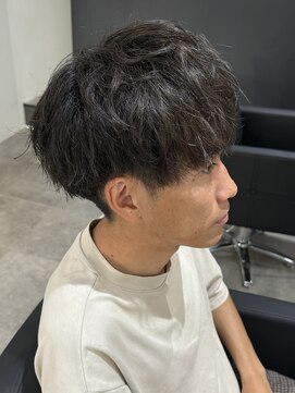 ヒュイル バイ ニアウ(Hwyl by Niau) メンズマッシュパーマニュアンスパーマスパイラルパーマ刈り上げ