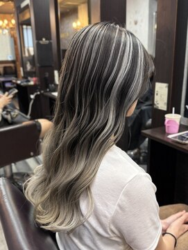 キラ(KIRA) ホワイトバレイヤージュ