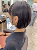 イヤリングカットのパツッとボブ