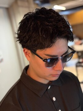 フランクスバーバー アンド ビアークラブ(FRANK'S BARBER and BEER CLUB) 刈り上げセンターパート/フェザーパーマ/サーフカール/有楽町