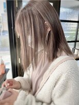 ミア(mia)&nbsp;グレージュ切りっぱなしボブ前髪ありミニボブミルクティベージュ