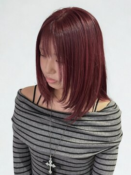 ガーネットレッド×艶ロングボブで魅力倍増◎