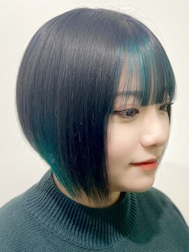 ルネラトーキョー(RUNERA TOKYO) 前髪ぱっつん艶髪インナーカラー緑髪質改善トリートメント渋谷