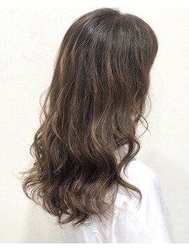 ヴェシカ(veccica) 巻き髪アレンジで可愛く♪♪