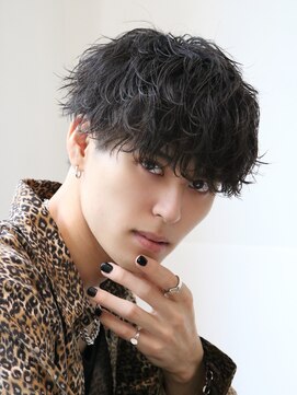 ネイビー(NAVY) 波巻きパーマ 刈り上げマッシュ メンズ束感