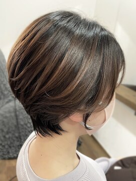 リアン(Lien) 耳にかけても可愛いショートヘア