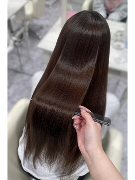 ナビ 金沢駅前店(navi) 後ろ姿も美しく