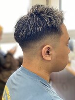 美容室 グリリ(guriri)&nbsp;抜きっぱなしのホワイトメッシュ×スキンフェードスタイル