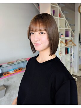 アンゼロ(UNZELO) ワンカラーの明るめブラウンボブ