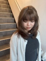 フイ(Hui)&nbsp;【ayari】透明感ベージュ×レイヤーカット