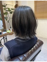 チリンバイロストシティー(Chillin by LOSTCITY)&nbsp;外ハネくびれボブ髪質改善スクールカットインナーカラー
