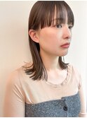 外ハネくびれミディアムレイヤーカットセミディシアーカラー
