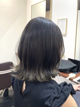 ポピイズ(POPPIES) 外ハネミディアム　【グレージュ／ローライト】