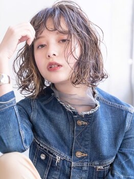 ロイド(Lloyd)の写真/【カット+パーマ+シルクTr ￥6000～】この季節のイメチェンはLloydの透明感溢れるパーマで決まり♪
