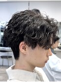 渋谷メンズミディアムパーマセンターパート緩めサーフカール