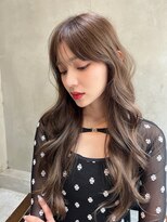 ロジッタ(ROJITHA)&nbsp;【ROJITHA原宿表参道】オリーブベージュ×ウェーブヘア