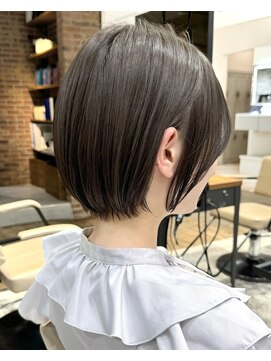 アフロート ルヴア(AFLOAT RUVUA) 【岩田莉奈】40代50代の似合わせカットで若見えショートボブ新宿