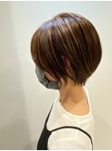 丸みショートの艶ブラウン