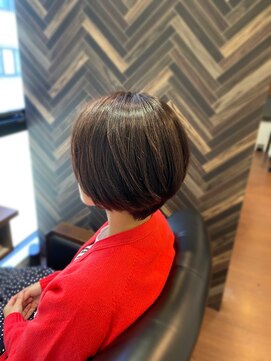 カーサデラディオーサ(casa de la Diosa) 明るい白髪染め＋ハイライト　ショートボブ