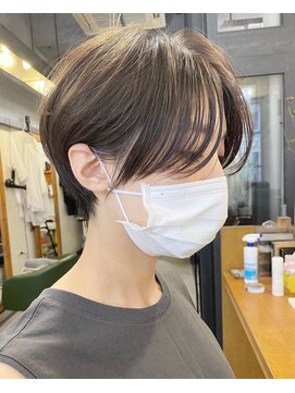 キセツ(ki se tsu) 透明感グレージュと耳掛けショート