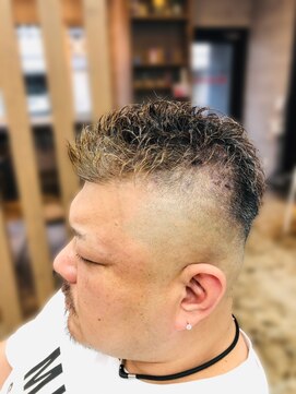 ヘアーコレクション グロース(HAIR COLLECTION Growth) 30代40代メンズパーマフェードスタイルかき上げ短髪ワイルド