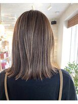 ソルドット バイ オハナ(sol.by ohana)&nbsp;30代40代５０代女性白髪ぼかしハイライトスタイル　ボブ