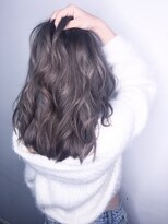 ルッソ チアロ(Lusso chiaro)&nbsp;グレージュアッシュ　波巻きロング/30代40代50代