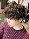 スパイラルパーマ(メンズヘアツーブロックマッシュ)