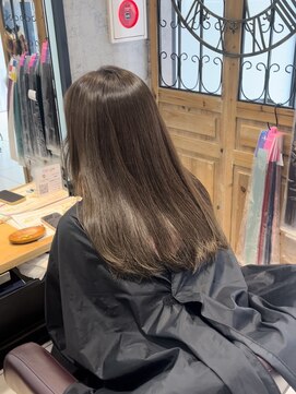 イコール バイ プロデュース 町田駅前店(equal by Produce) オリーブグレージュ