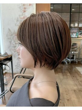 アフロート ルヴア(AFLOAT RUVUA) 【岩田莉奈】40代50代の似合わせカットで若見えショートボブ新宿