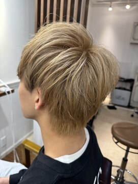 ラナバイモアナ 逗子 葉山(LANA by MOANA) ダブルカラーでつくるハイトーンショートスタイル