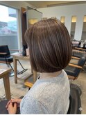 白髪ぼかしハイライト×艶感ショートボブ