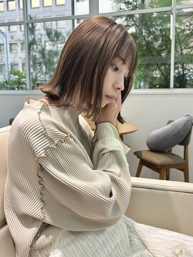 アノニューム(anonym) 肩上ミディ × ヘーゼルベージュ