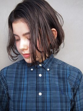 コス(kos) 『nanuk＊ueki』ウェットスタイリングなフィット感のあるボブ