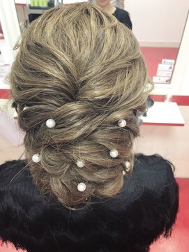 ヘアセットサロン プティ 神戸三宮(petit) ルーズシニヨンスタイル