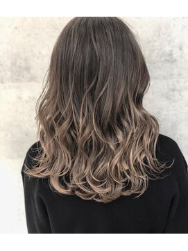 キアラ(Kchiara) 印象的バレイヤージュハイライト/kchiara川野直人