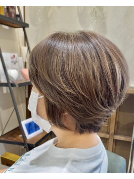 ヘアーズ ロッソ(hair's ROSSO) SHORT BOB × MONOTONE［30代40代50代60代］