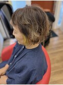 ミディアムボブ＋イヤリングカラー