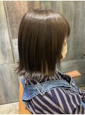 切りっぱなしボブ×カーキグレージュ