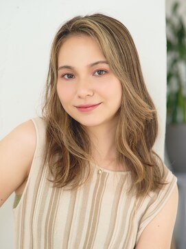 ルクスドレ 新宿(Luxe doree') ★レイヤーカット/フェザーバング/ハイトーンカラー［新宿駅］