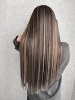 エル オオサカ 心斎橋店(L. OSAKA)&nbsp;シルキーベージュハイライトカラー_艶ロングデザインカラー_Y39