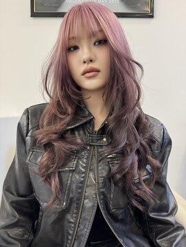 ナナ(NANA) レイヤーカット/ウルフカット/ホワイトブロンド/外ハネボブ/美髪