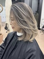 bell -emi- ミディアムバレイヤージュ/グレージュ/外国人風