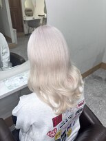 アン(Hair make un)&nbsp;ホワイト/ブロンド/ホワイトミルクティー/ブロンドベージュ