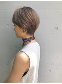 くすみグレージュ　横顔美人ショート