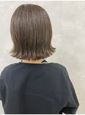 アッシュベージュぱっつんボブ