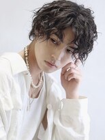コンフィデンス メンズヘアー(confidence MEN'S HAIR)&nbsp;ハイスパイラルパーマ×センターパート[新宿/新宿駅/西新宿]