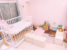 カミショクニン(Kamishokunin)の雰囲気（駐車場1台◎施術中のすぐ隣ベビーベッド、キッズスペース、iPad!）
