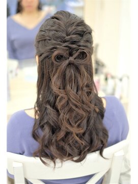 リサ 恵比寿(risa.) ねじりのりぼんハーフアップ